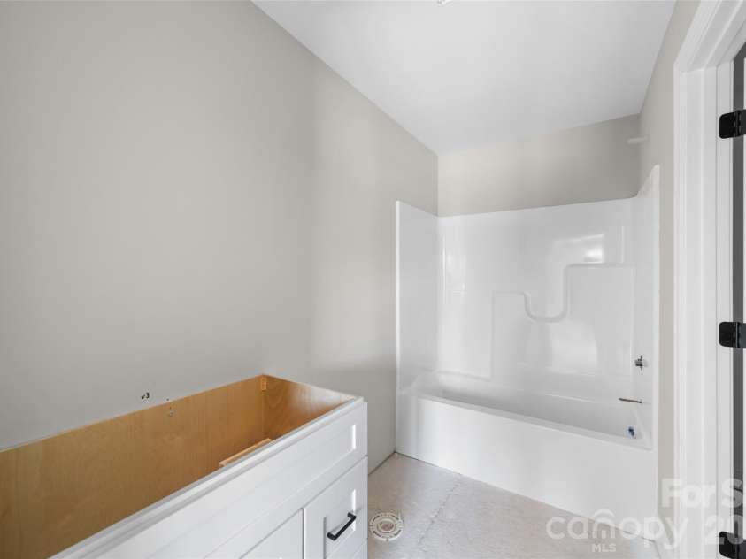 153 Canton Drive, Lexington, NC 27295.  MLS# CAR4411279, YatesRealty ID 41437. 