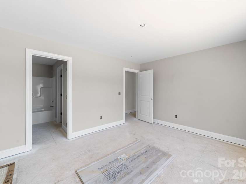 153 Canton Drive, Lexington, NC 27295.  MLS# CAR4411279, YatesRealty ID 41437. 