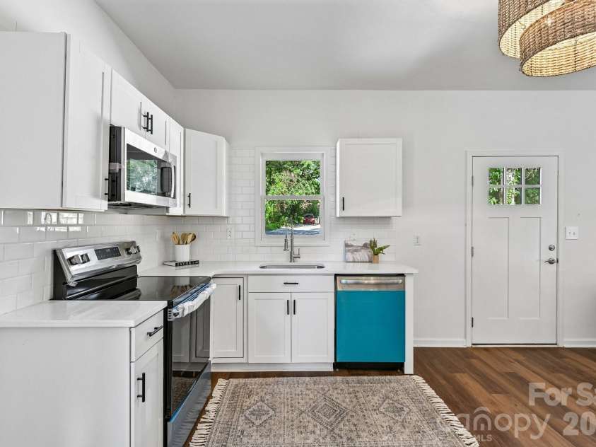 213 Kings Mountain Street, York, SC 29745.  MLS# CAR4375137, YatesRealty ID 41438. 
