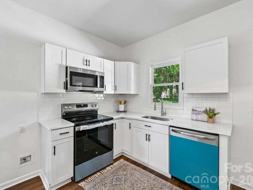213 Kings Mountain Street, York, SC 29745.  MLS# CAR4375137, YatesRealty ID 41438. 