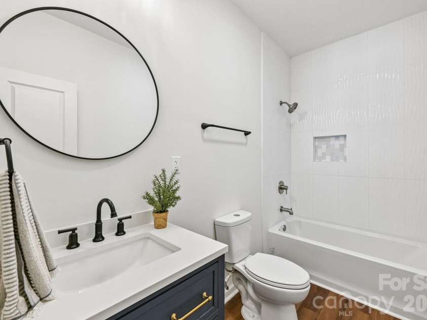 213 Kings Mountain Street, York, SC 29745.  MLS# CAR4375137, YatesRealty ID 41438. 