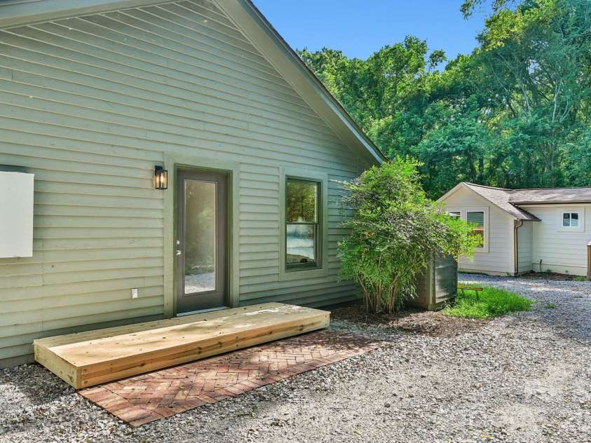 213 Kings Mountain Street, York, SC 29745.  MLS# CAR4375137, YatesRealty ID 41438. 