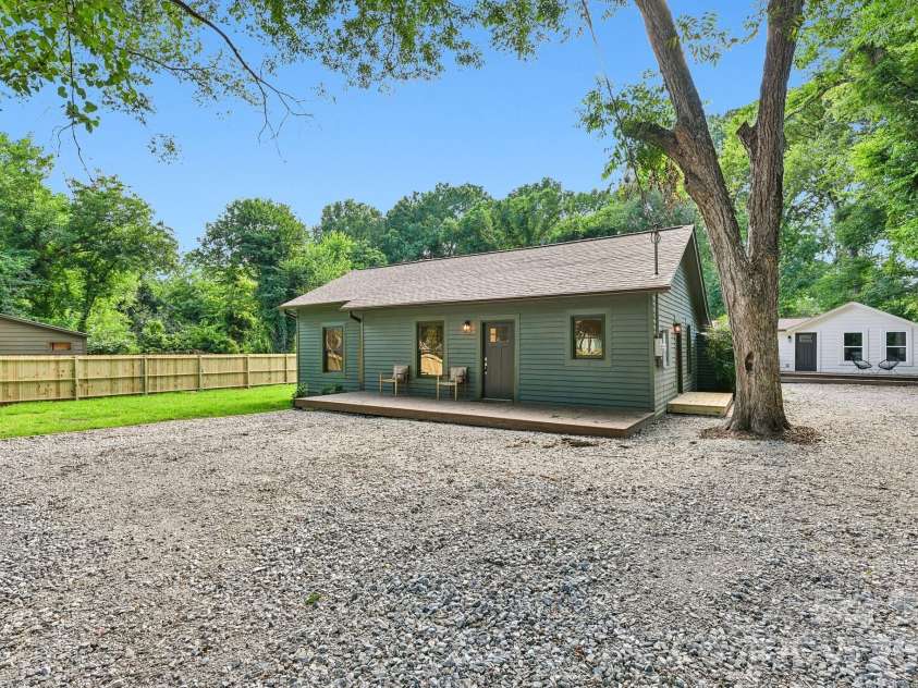 213 Kings Mountain Street, York, SC 29745.  MLS# CAR4375137, YatesRealty ID 41438. 