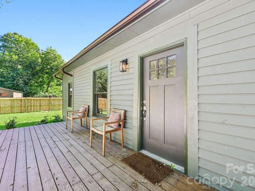 213 Kings Mountain Street, York, SC 29745.  MLS# CAR4375137, YatesRealty ID 41438. 