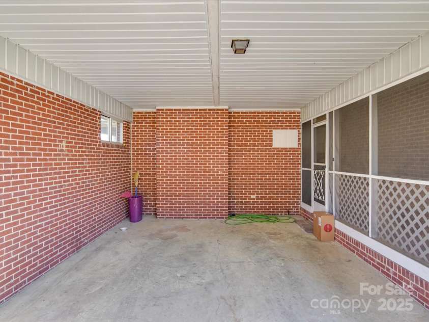 516 Lakeview Drive, Wadesboro, NC 28170.  MLS# CAR4238752, YatesRealty ID 4144. 