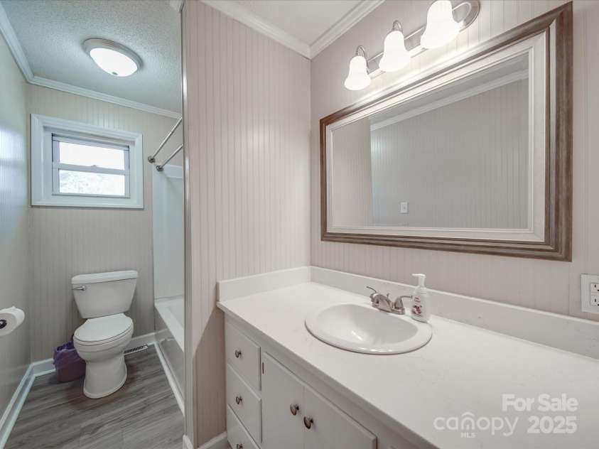 516 Lakeview Drive, Wadesboro, NC 28170.  MLS# CAR4238752, YatesRealty ID 4144. 