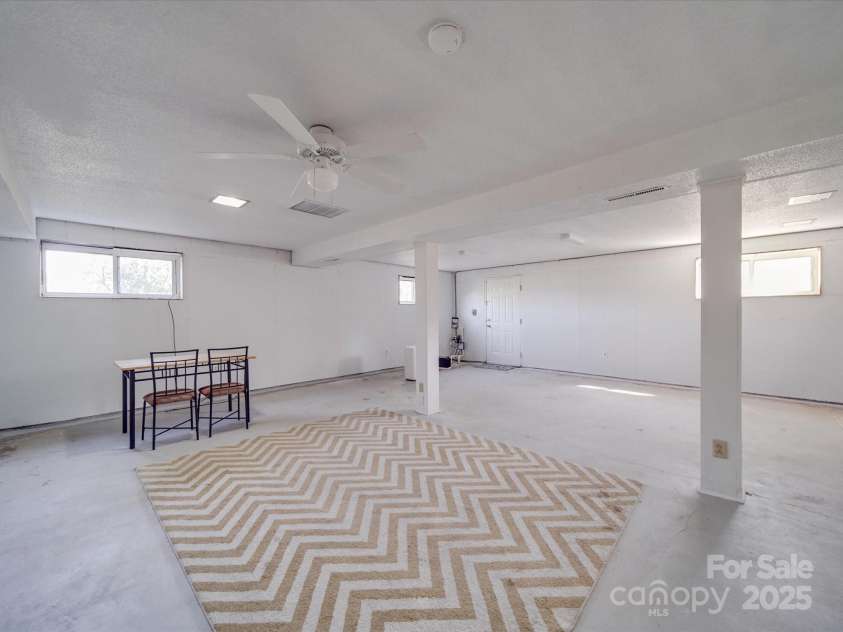 516 Lakeview Drive, Wadesboro, NC 28170.  MLS# CAR4238752, YatesRealty ID 4144. 