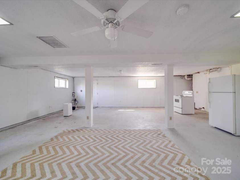 516 Lakeview Drive, Wadesboro, NC 28170.  MLS# CAR4238752, YatesRealty ID 4144. 