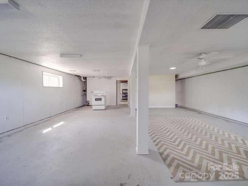 516 Lakeview Drive, Wadesboro, NC 28170.  MLS# CAR4238752, YatesRealty ID 4144. 