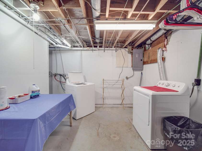 516 Lakeview Drive, Wadesboro, NC 28170.  MLS# CAR4238752, YatesRealty ID 4144. 