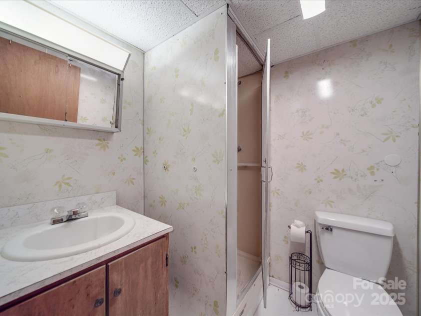 516 Lakeview Drive, Wadesboro, NC 28170.  MLS# CAR4238752, YatesRealty ID 4144. 