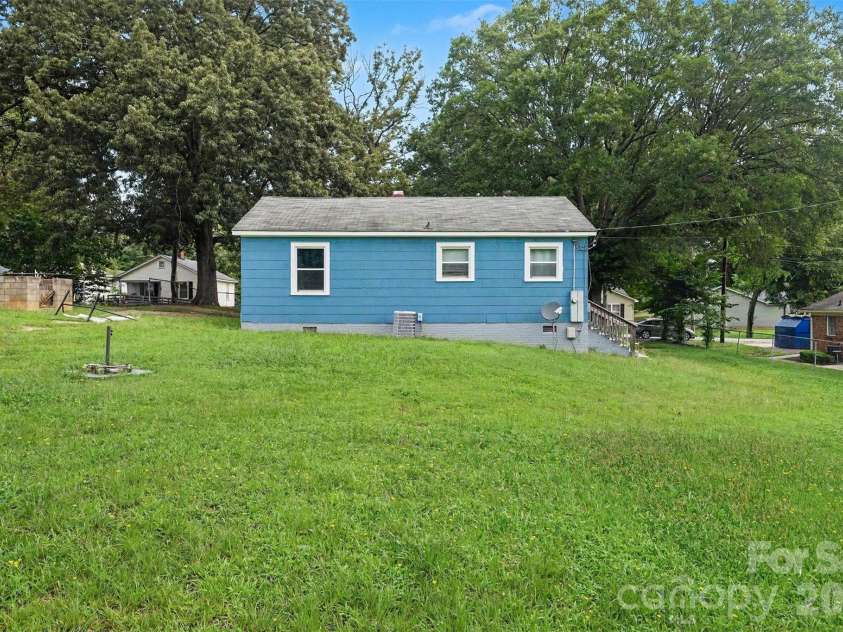 1102 Desoto Avenue, Kannapolis, NC 28083.  MLS# CAR4409858, YatesRealty ID 41441. 