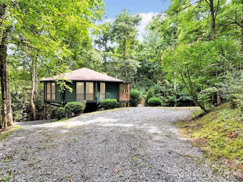 477 Mountain Forest Estate, Sylva, NC 28779.  MLS# CAR4409582, YatesRealty ID 41443. 