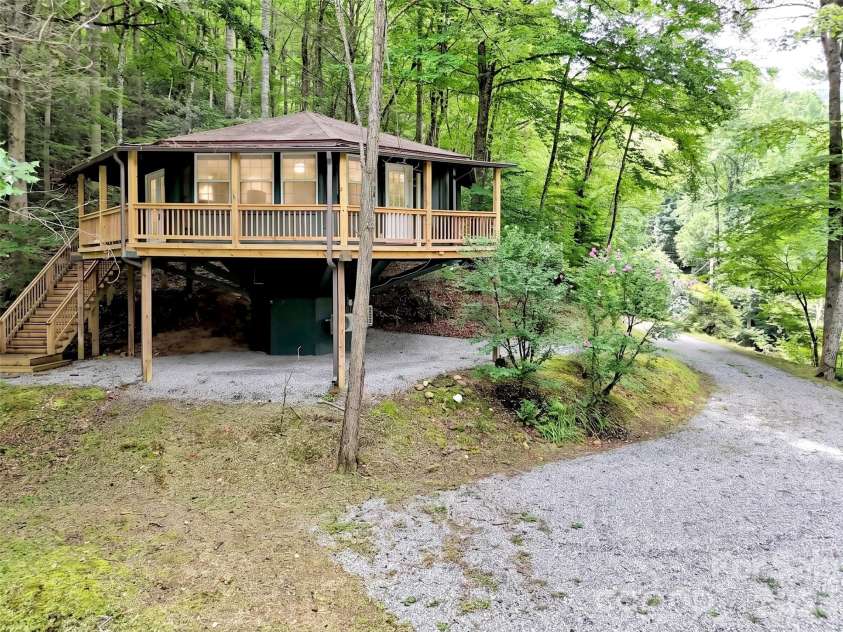475 Mountain Forest Estate, Sylva, NC 28779.  MLS# CAR4409586, YatesRealty ID 41444. 