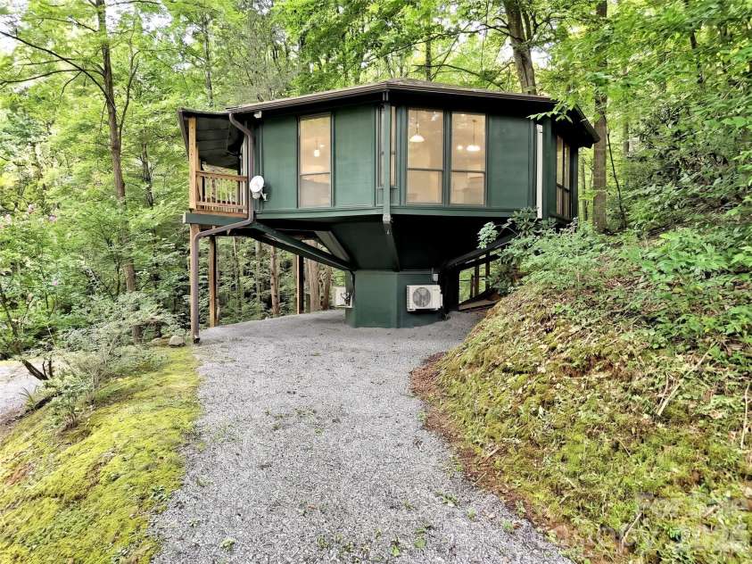 475 Mountain Forest Estate, Sylva, NC 28779.  MLS# CAR4409586, YatesRealty ID 41444. 