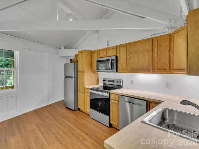 475 Mountain Forest Estate, Sylva, NC 28779.  MLS# CAR4409586, YatesRealty ID 41444. 