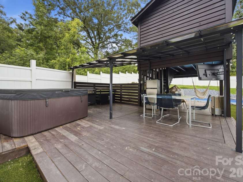 314 Oak Knoll, Hildebran, NC 28637.  MLS# CAR4406259, YatesRealty ID 41447. 
