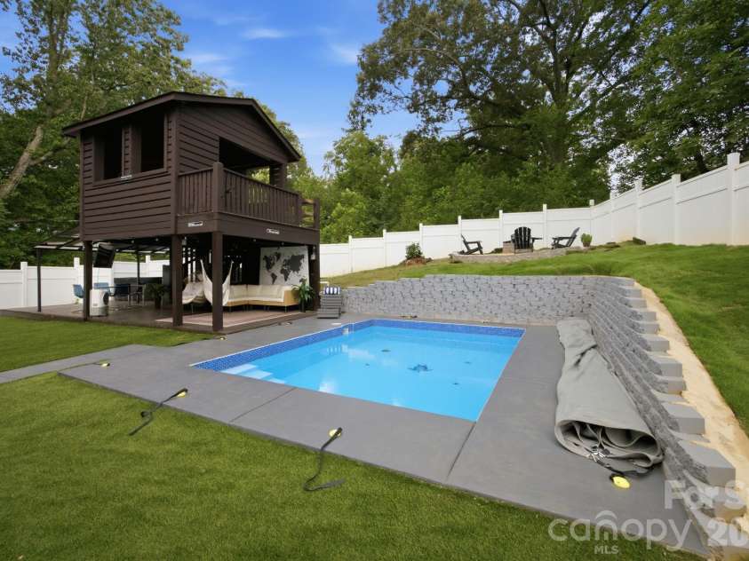 314 Oak Knoll, Hildebran, NC 28637.  MLS# CAR4406259, YatesRealty ID 41447. 