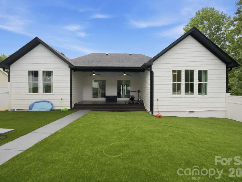 314 Oak Knoll, Hildebran, NC 28637.  MLS# CAR4406259, YatesRealty ID 41447. 