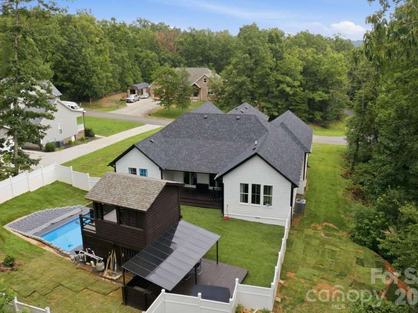 314 Oak Knoll, Hildebran, NC 28637.  MLS# CAR4406259, YatesRealty ID 41447. 