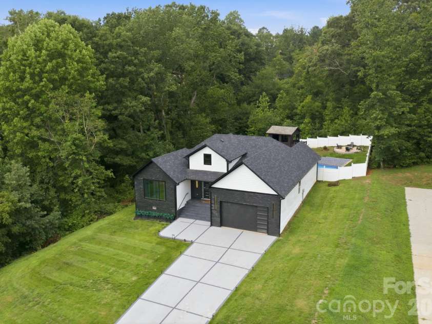 314 Oak Knoll, Hildebran, NC 28637.  MLS# CAR4406259, YatesRealty ID 41447. 