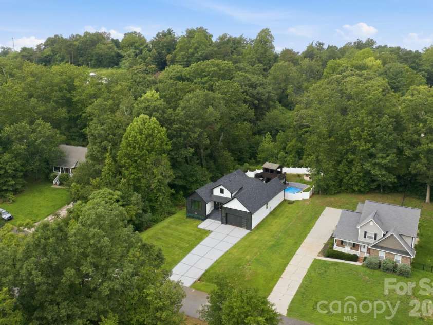 314 Oak Knoll, Hildebran, NC 28637.  MLS# CAR4406259, YatesRealty ID 41447. 