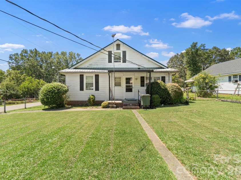 665 Cherry Street, Wadesboro, NC 28170.  MLS# CAR4411532, YatesRealty ID 41449. 