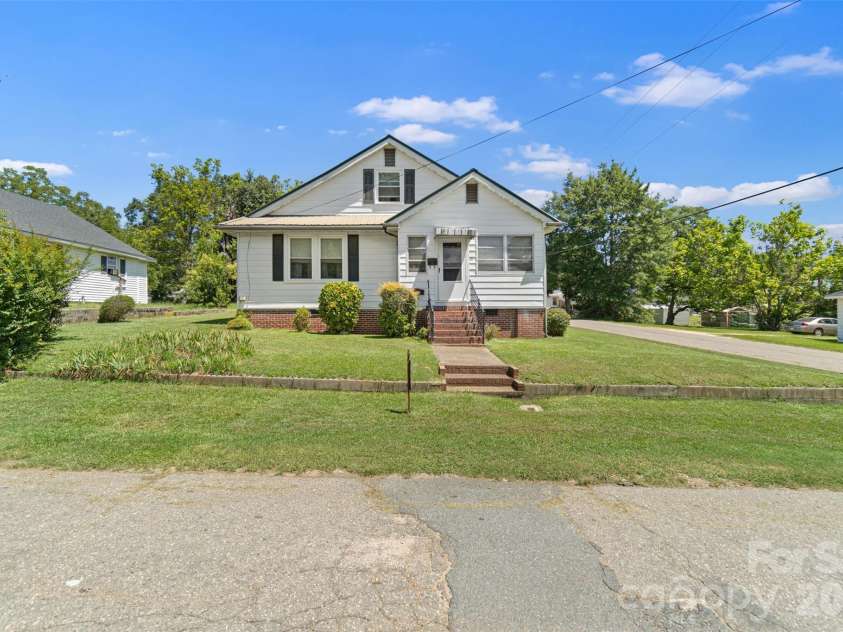 665 Cherry Street, Wadesboro, NC 28170.  MLS# CAR4411532, YatesRealty ID 41449. 