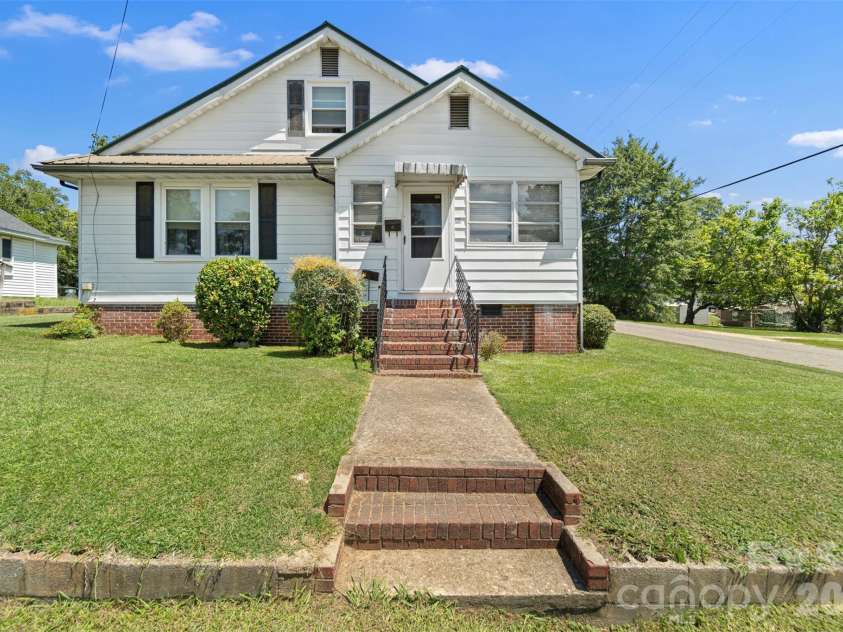 665 Cherry Street, Wadesboro, NC 28170.  MLS# CAR4411532, YatesRealty ID 41449. 