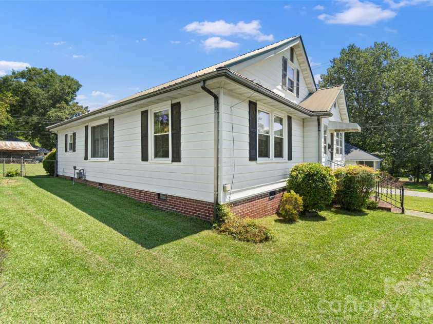 665 Cherry Street, Wadesboro, NC 28170.  MLS# CAR4411532, YatesRealty ID 41449. 