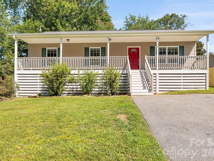 76 Selwyn Road, Asheville, NC 28806.  MLS# CAR4411517, YatesRealty ID 41451. 