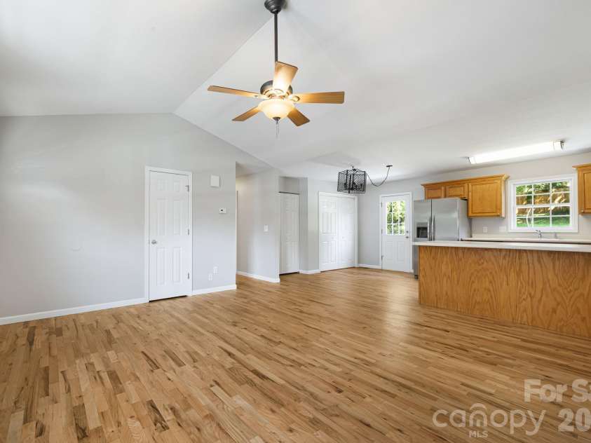 76 Selwyn Road, Asheville, NC 28806.  MLS# CAR4411517, YatesRealty ID 41451. 