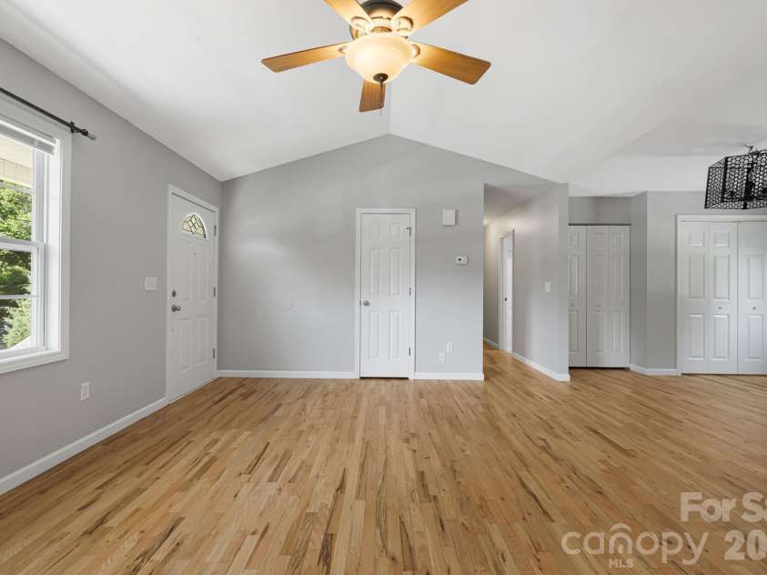 76 Selwyn Road, Asheville, NC 28806.  MLS# CAR4411517, YatesRealty ID 41451. 
