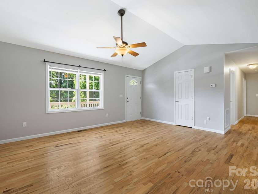 76 Selwyn Road, Asheville, NC 28806.  MLS# CAR4411517, YatesRealty ID 41451. 
