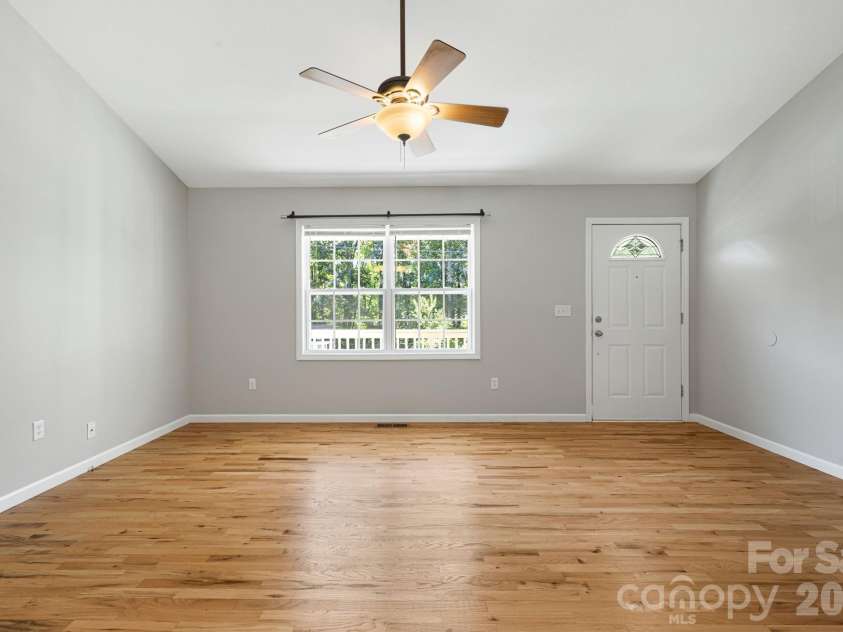 76 Selwyn Road, Asheville, NC 28806.  MLS# CAR4411517, YatesRealty ID 41451. 