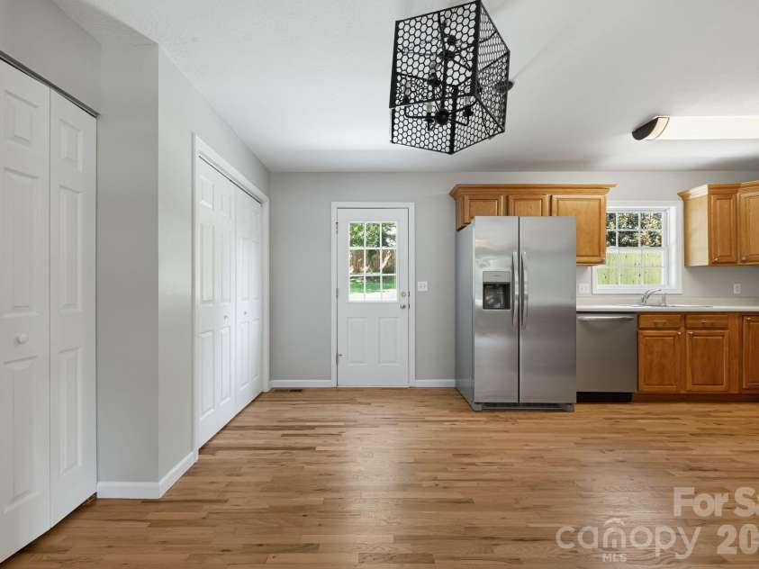 76 Selwyn Road, Asheville, NC 28806.  MLS# CAR4411517, YatesRealty ID 41451. 