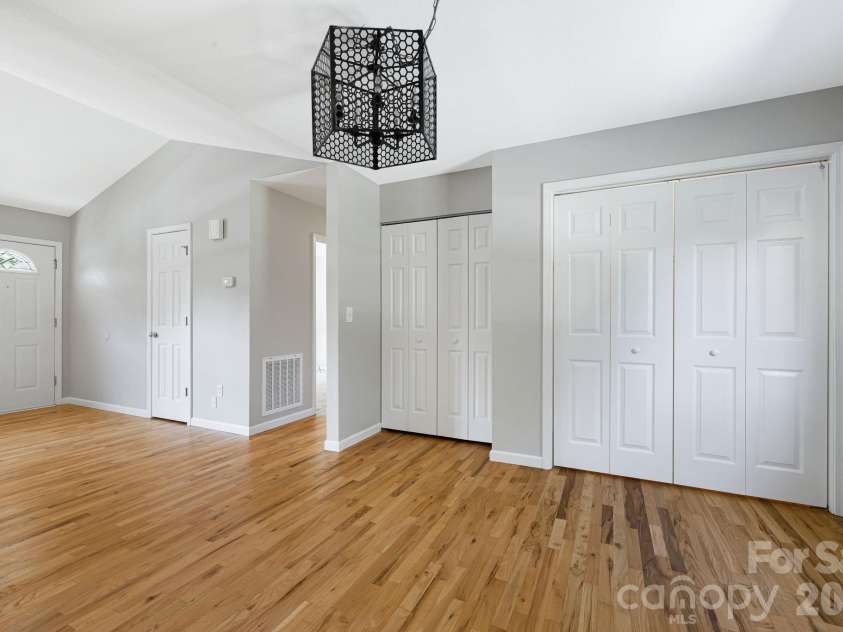 76 Selwyn Road, Asheville, NC 28806.  MLS# CAR4411517, YatesRealty ID 41451. 