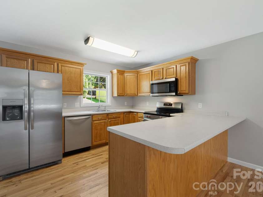 76 Selwyn Road, Asheville, NC 28806.  MLS# CAR4411517, YatesRealty ID 41451. 