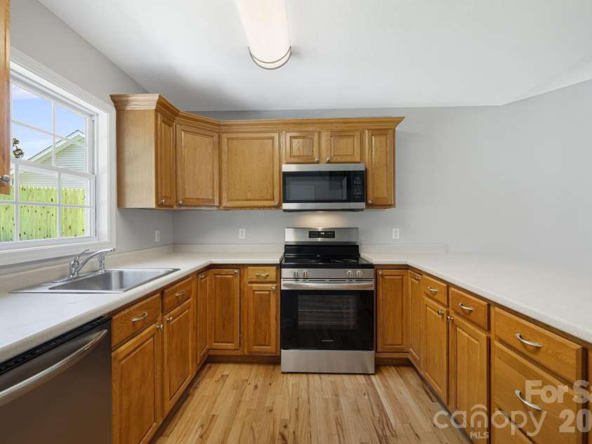 76 Selwyn Road, Asheville, NC 28806.  MLS# CAR4411517, YatesRealty ID 41451. 