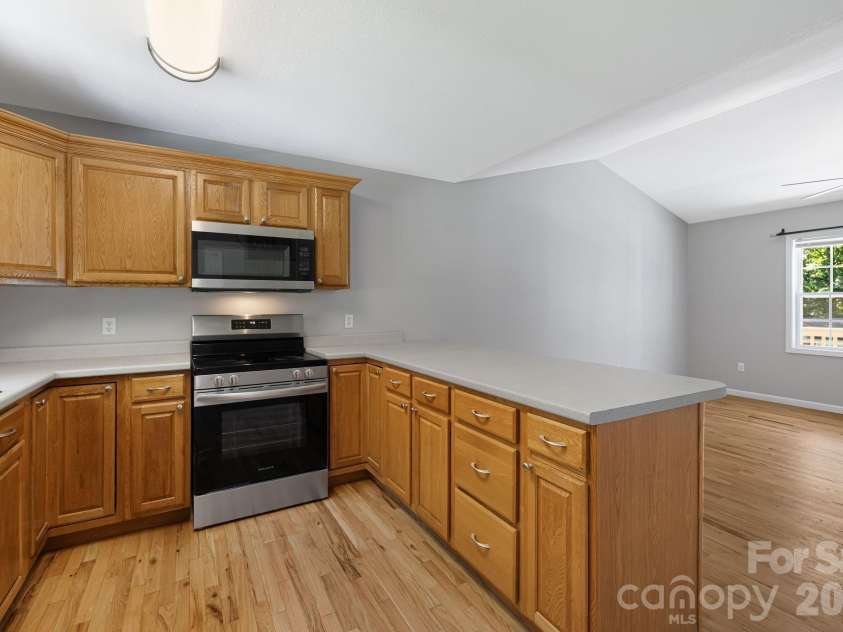 76 Selwyn Road, Asheville, NC 28806.  MLS# CAR4411517, YatesRealty ID 41451. 