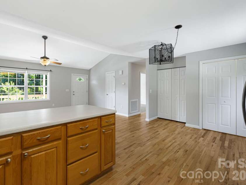 76 Selwyn Road, Asheville, NC 28806.  MLS# CAR4411517, YatesRealty ID 41451. 