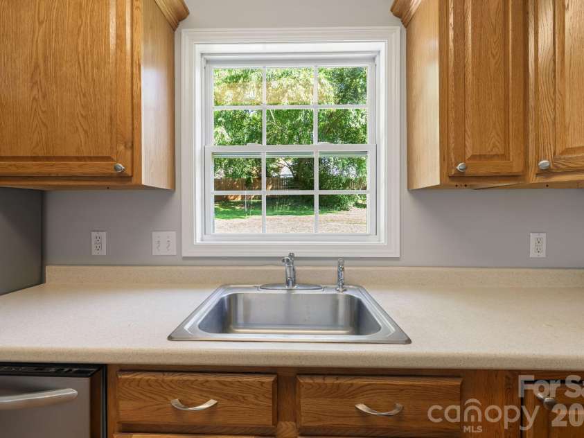 76 Selwyn Road, Asheville, NC 28806.  MLS# CAR4411517, YatesRealty ID 41451. 