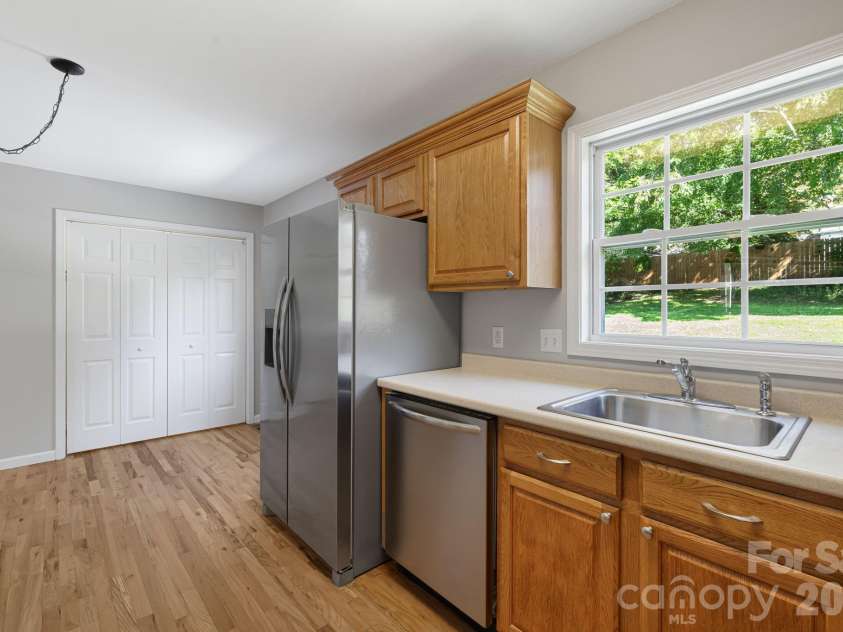 76 Selwyn Road, Asheville, NC 28806.  MLS# CAR4411517, YatesRealty ID 41451. 