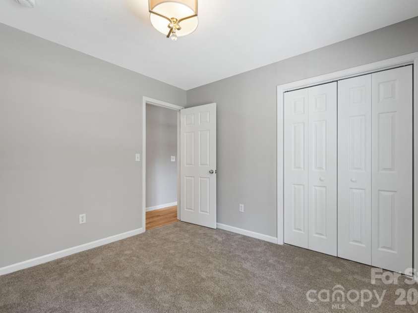 76 Selwyn Road, Asheville, NC 28806.  MLS# CAR4411517, YatesRealty ID 41451. 