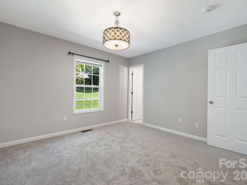 76 Selwyn Road, Asheville, NC 28806.  MLS# CAR4411517, YatesRealty ID 41451. 