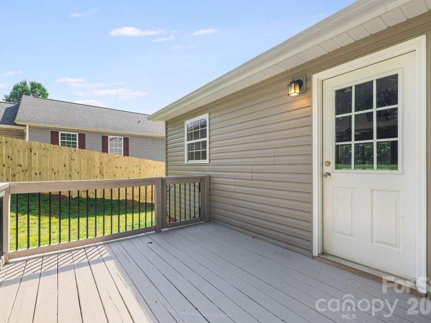 76 Selwyn Road, Asheville, NC 28806.  MLS# CAR4411517, YatesRealty ID 41451. 