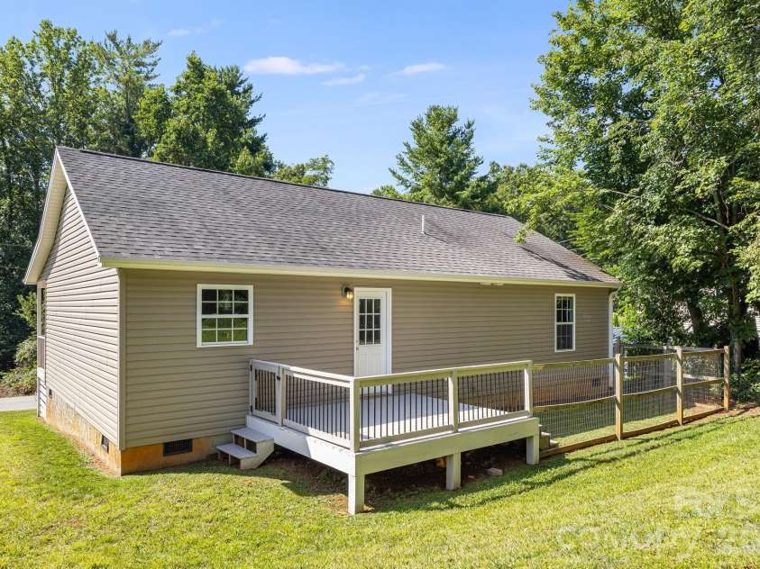 76 Selwyn Road, Asheville, NC 28806.  MLS# CAR4411517, YatesRealty ID 41451. 