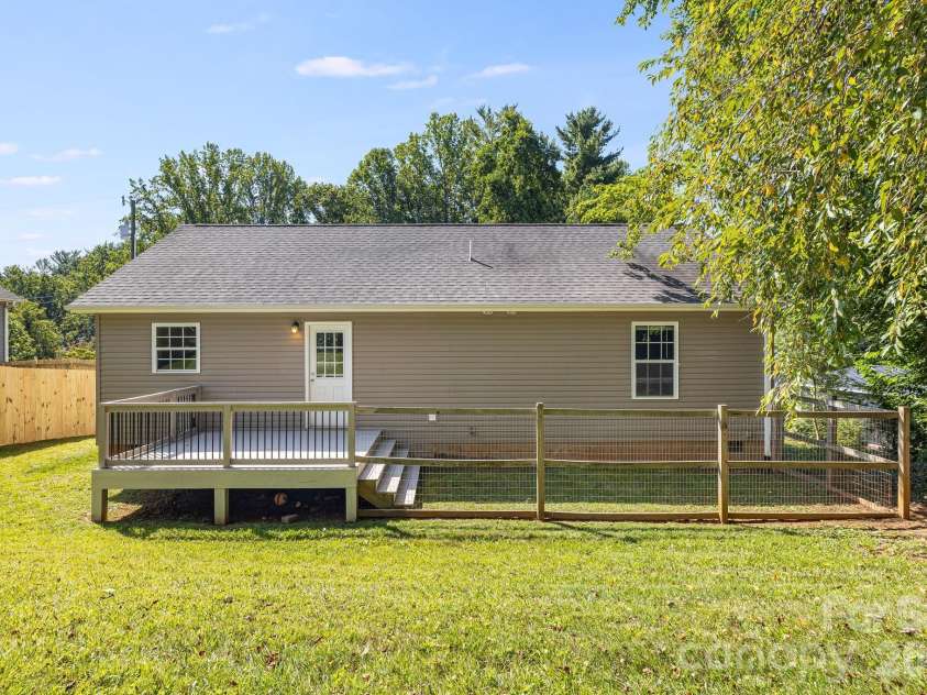 76 Selwyn Road, Asheville, NC 28806.  MLS# CAR4411517, YatesRealty ID 41451. 