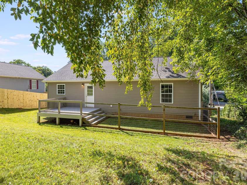 76 Selwyn Road, Asheville, NC 28806.  MLS# CAR4411517, YatesRealty ID 41451. 