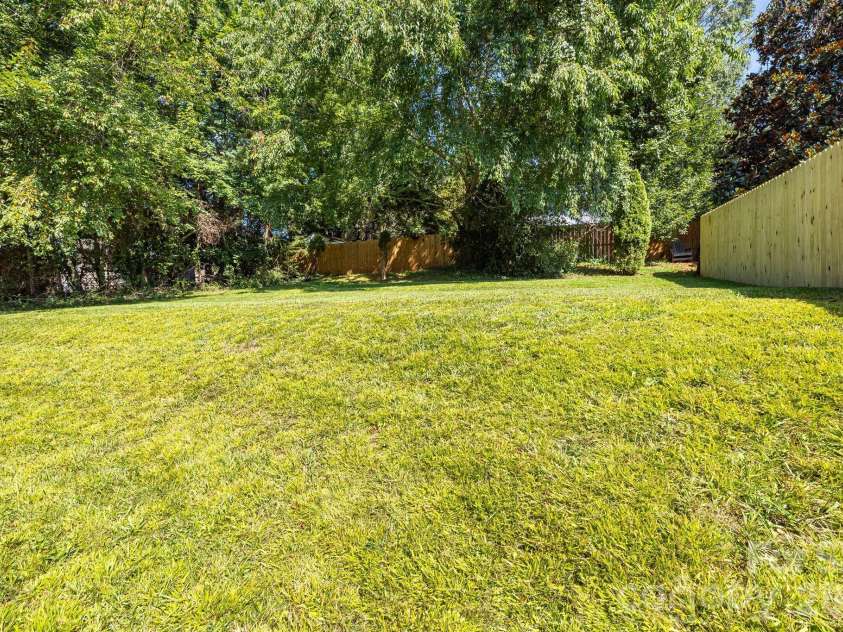 76 Selwyn Road, Asheville, NC 28806.  MLS# CAR4411517, YatesRealty ID 41451. 